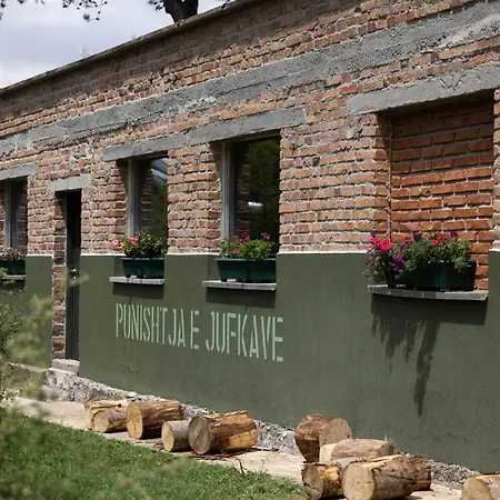 Kazerma E Cerenit Otel Surrel