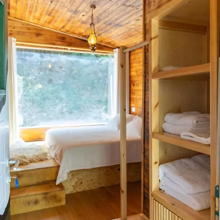 Hotell Kazerma E Cerenit Surrel