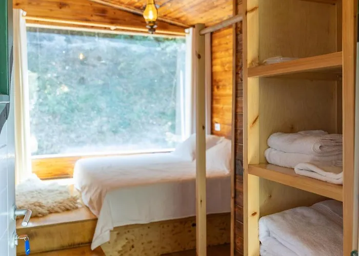 Hotell Kazerma E Cerenit Surrel