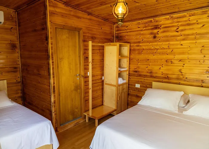 Hotell Kazerma E Cerenit Surrel