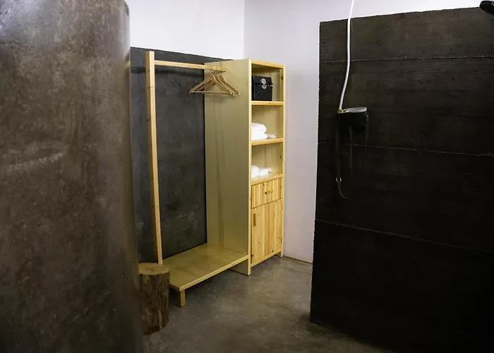 Hotell Kazerma E Cerenit Surrel